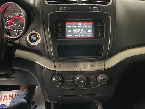 Used 2020 Dodge Journey SE w/ SE Popular Equipment Group image 9