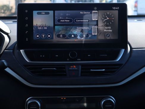 Used 2025 Nissan Altima 2.5 SV w/ SV Premium Package image 15