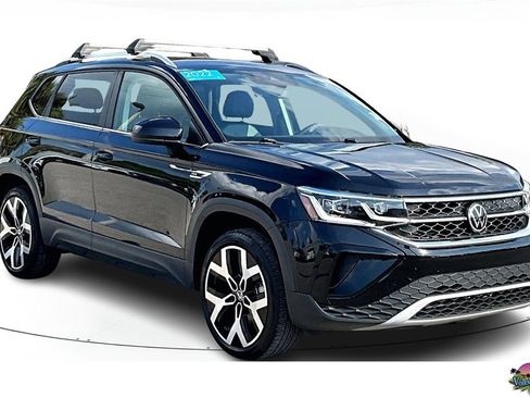 Certified 2022 Volkswagen Taos SEL image 1
