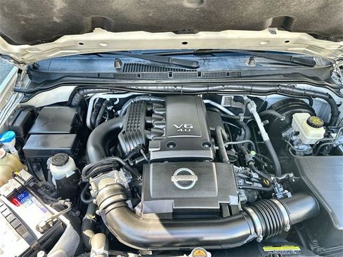 Used 2017 Nissan Frontier SV image 18