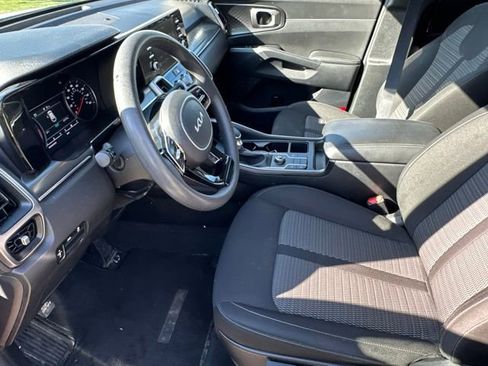 Certified 2023 Kia Sorento LX FWD image 7