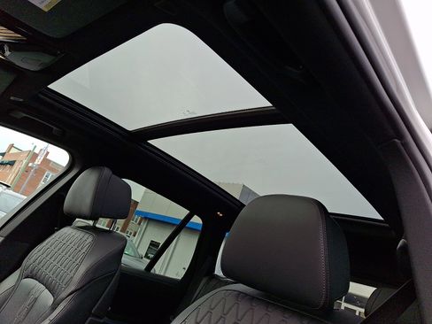 Used 2025 BMW X5 xDrive50e image 16