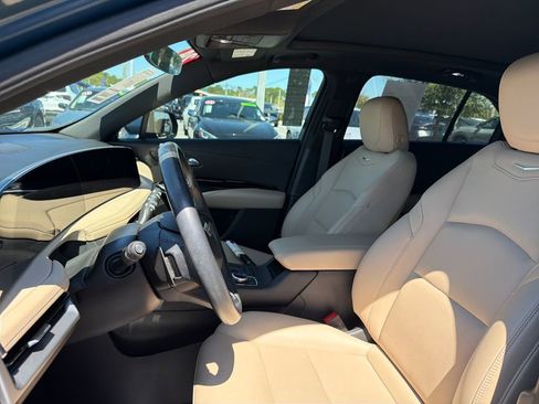 Used 2024 Cadillac XT4 Luxury image 17