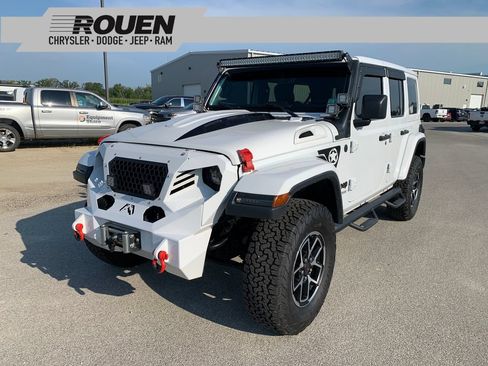 Used 2021 Jeep Wrangler Unlimited Sahara AWD/4WD image 1