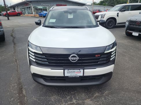 New 2025 Nissan Kicks SR image 3