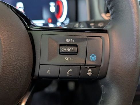 Used 2023 Nissan Rogue Platinum w/ Platinum Premium Package image 18