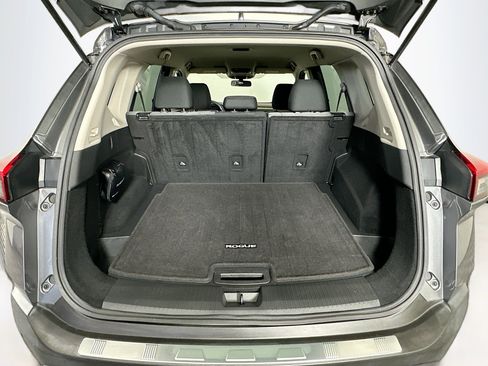 Used 2023 Nissan Rogue SV image 28