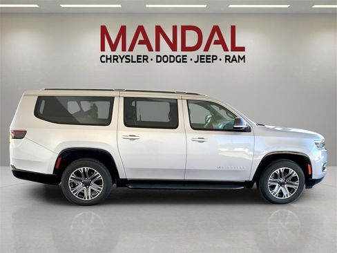 Used 2024 Jeep Wagoneer L Series II image 5