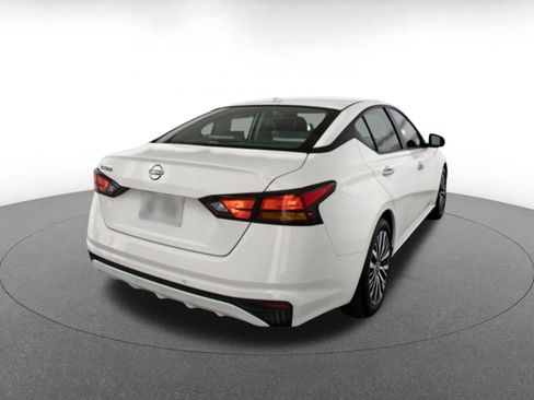 Used 2025 Nissan Altima 2.5 SV FWD image 11