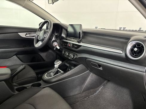 Used 2023 Kia Forte LXS w/ LXS Technology Package FWD image 28