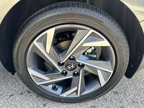 New 2025 Hyundai Elantra SEL image 12