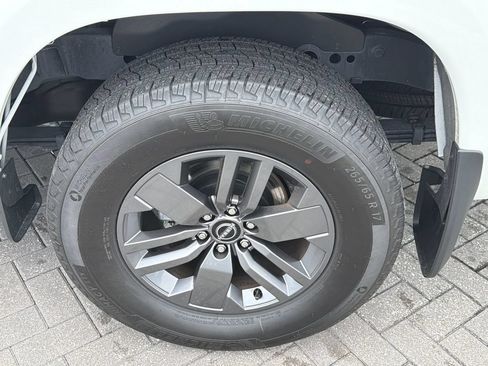 Used 2025 Nissan Frontier SV RWD image 14