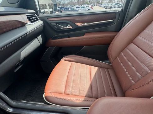 Used 2023 GMC Yukon XL Denali Ultimate image 32