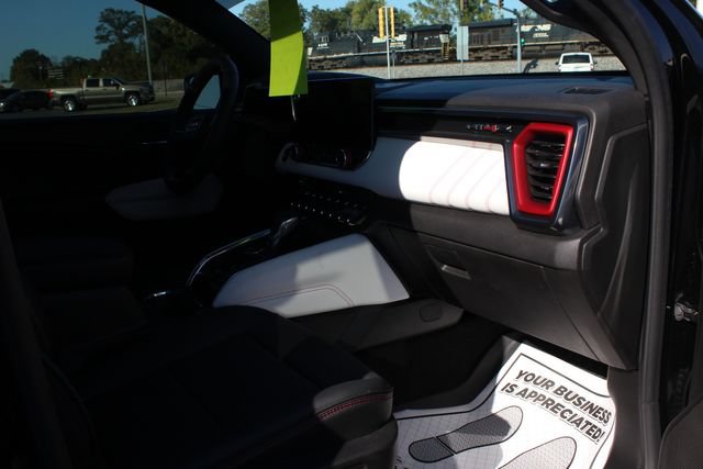 Used 2024 GMC Canyon AT4X AWD/4WD image 25