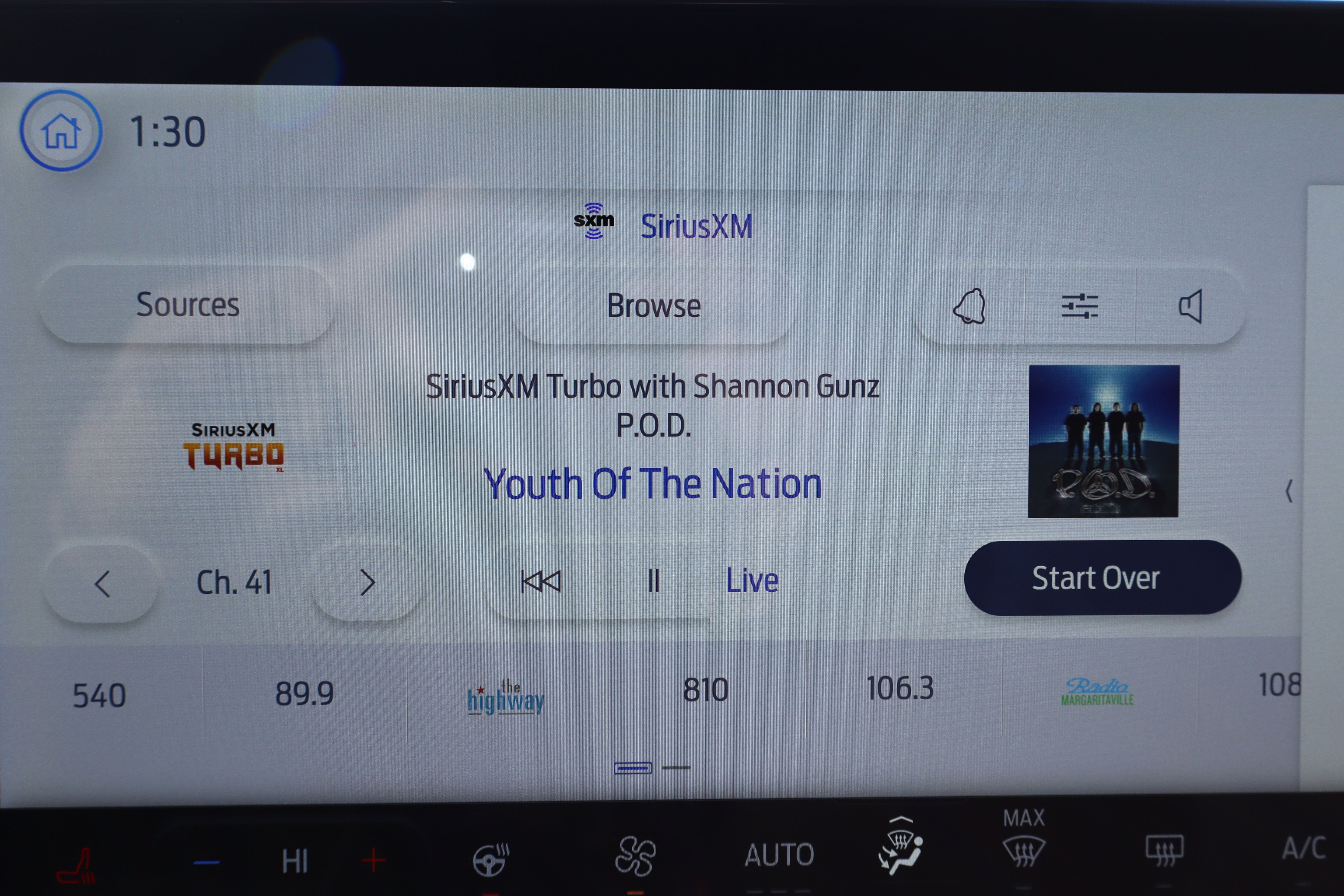 New 2025 Ford Escape SE w/ PHEV Premium Package FWD image 18