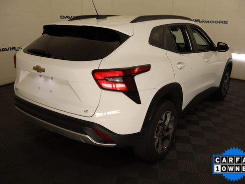 Used 2025 Chevrolet Trax LT FWD image 6