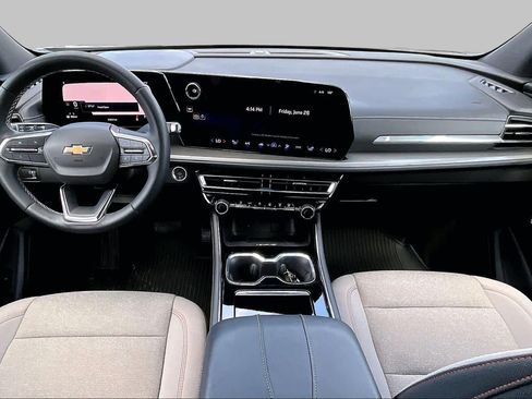 Used 2024 Chevrolet Traverse LT FWD image 16