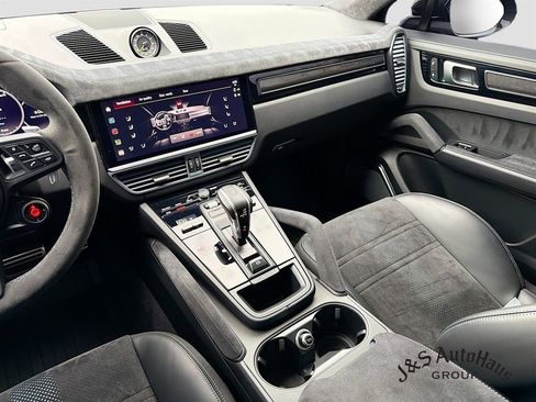 Used 2022 Porsche Cayenne Turbo GT AWD/4WD image 29