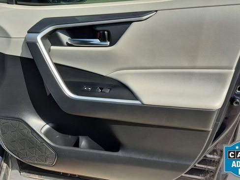 Used 2021 Toyota RAV4 XLE Premium image 24