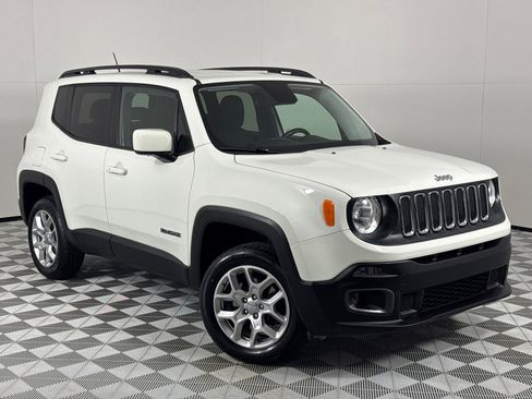 Used 2017 Jeep Renegade Latitude w/ Cold Weather Group image 2