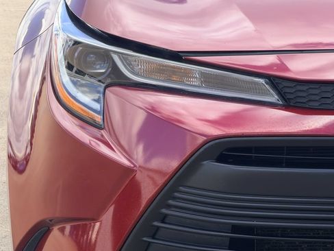 Used 2025 Toyota Corolla LE FWD image 4
