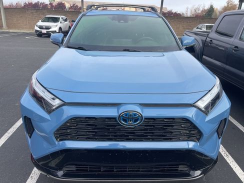 Used 2023 Toyota RAV4 SE image 3