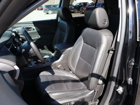 Used 2021 Chevrolet Traverse RS image 13