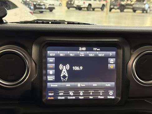 Used 2021 Jeep Gladiator Overland AWD/4WD image 31