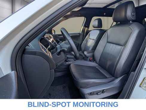 Used 2022 Volkswagen Tiguan SE R-Line image 9