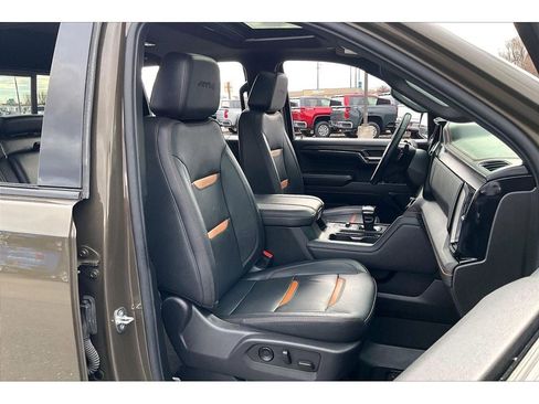 Used 2024 GMC Sierra 1500 AT4 w/ AT4 Preferred Package image 8