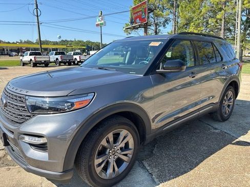 Certified 2022 Ford Explorer XLT w/ Equipment Group 202A AWD/4WD image 1