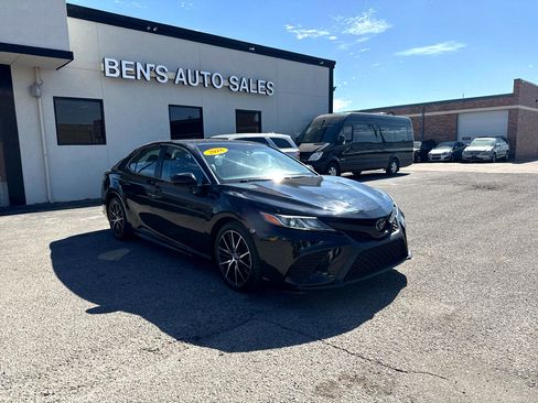 Used 2018 Toyota Camry SE image 4