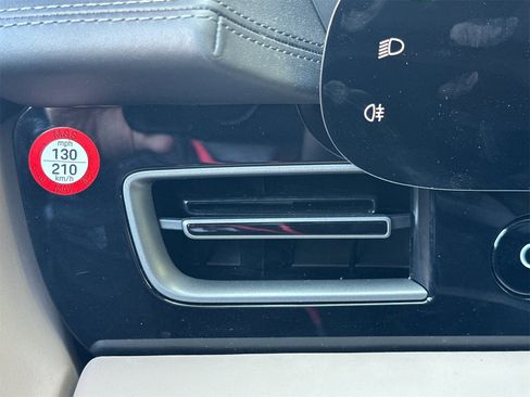 Used 2025 Porsche Taycan image 32