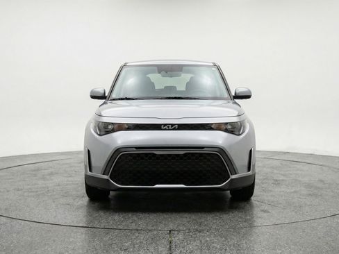 Used 2025 Kia Soul LX w/ LX Technology Package FWD image 2