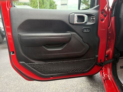 Used 2024 Jeep Wrangler Unlimited AWD/4WD image 14