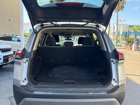 Used 2023 Nissan Rogue SV FWD image 17