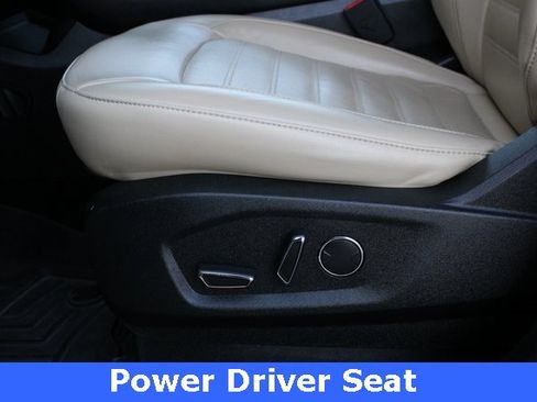 Used 2017 Ford Edge SEL w/ Equipment Group 201A image 3