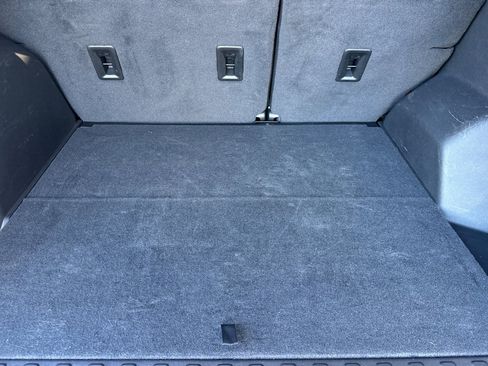 Used 2023 Chevrolet Equinox LT image 32