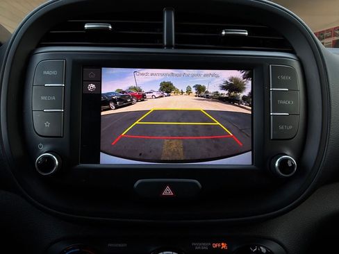Used 2025 Kia Soul LX w/ LX Technology Package FWD image 29