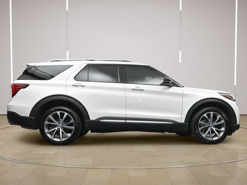 Used 2025 Ford Explorer Platinum w/ Ultimate Package AWD/4WD image 26