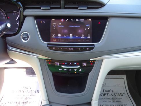 Used 2017 Cadillac XT5 Luxury image 24