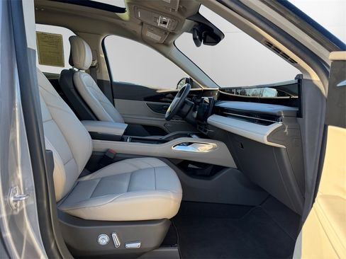 Used 2025 Lincoln Nautilus Premier w/ Equipment Group 102A image 15