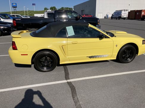 Used 2003 Ford Mustang Convertible RWD image 6