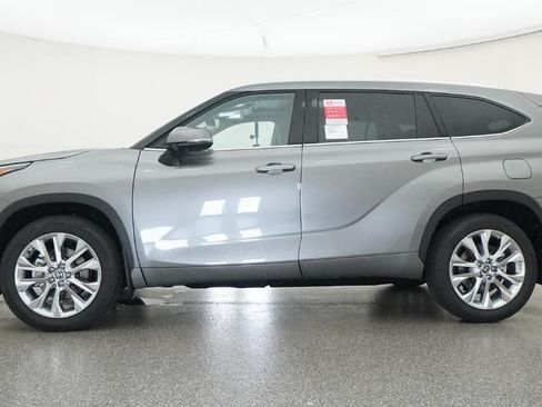 New 2026 Toyota Highlander Limited AWD/4WD image 19