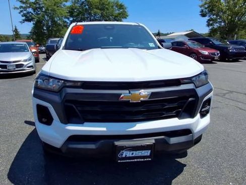 Used 2023 Chevrolet Colorado LT w/ LT Convenience Package II AWD/4WD image 3