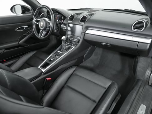 Used 2021 Porsche 718 Boxster RWD image 25