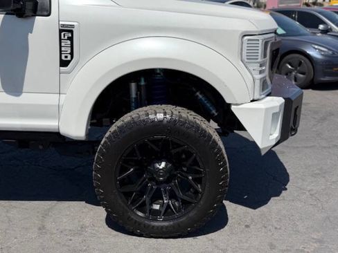 Used 2022 Ford F250 Platinum AWD/4WD image 2