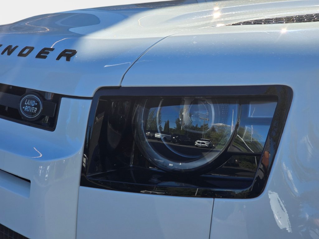 New 2026 Land Rover Defender 110 X-Dynamic SE AWD/4WD image 34