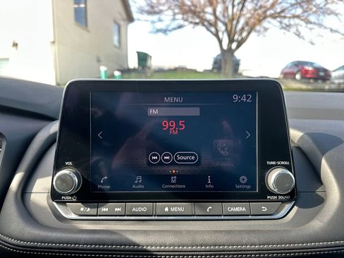 Used 2025 Nissan Rogue S FWD image 22