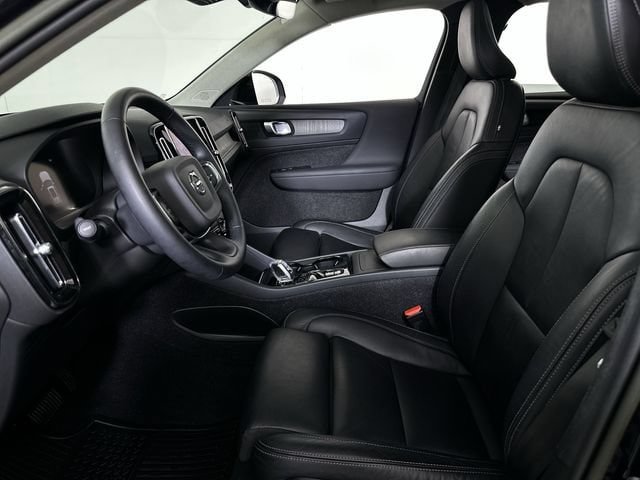 Used 2023 Volvo XC40 B5 Plus AWD/4WD image 20
